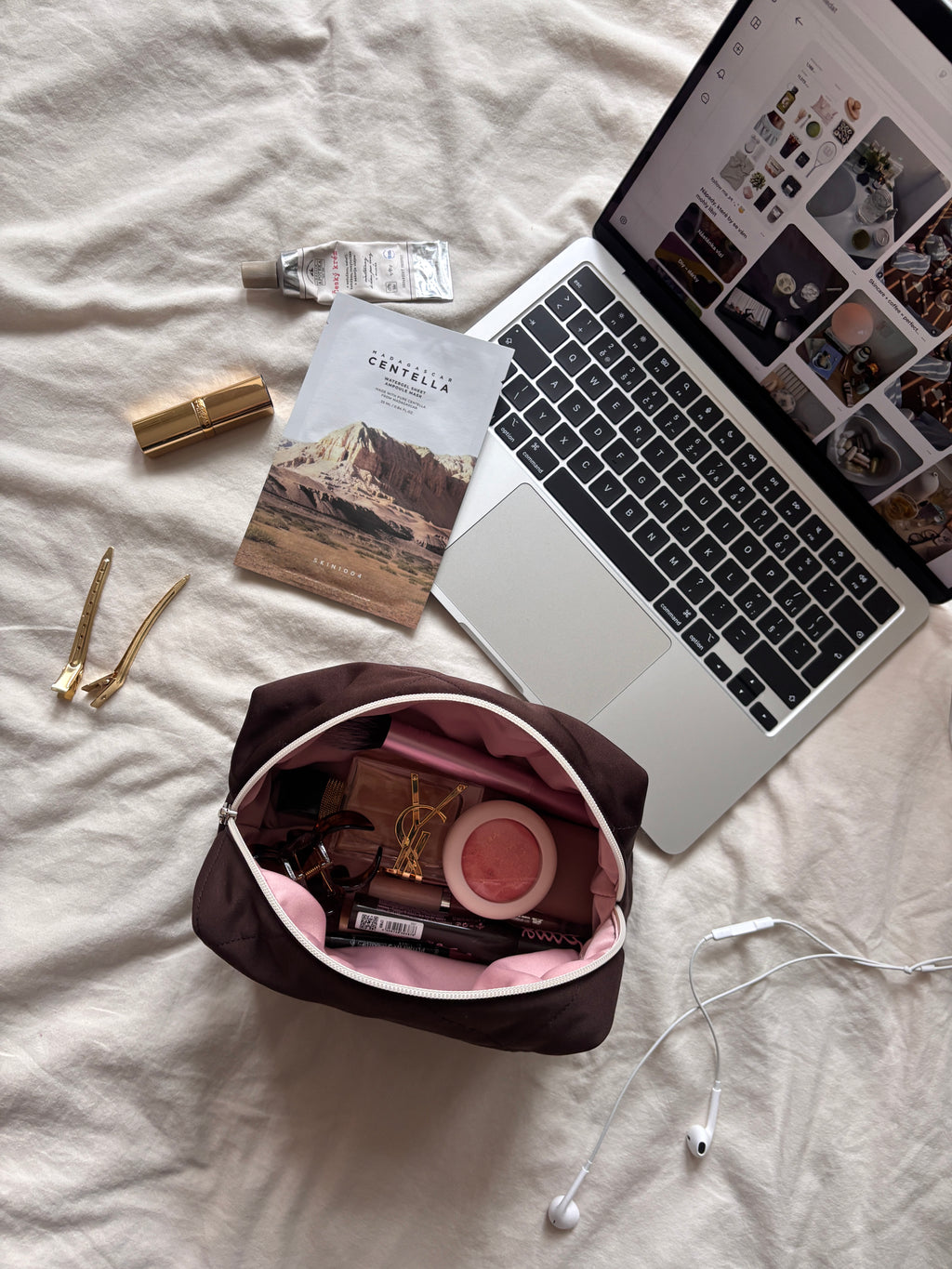 Ručně šitá kosmetická taštička hnědá - satén