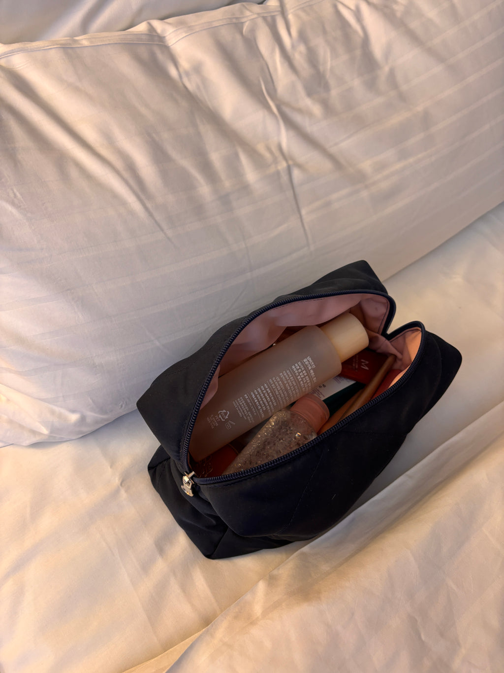 Ručně šitá kosmetická taštička modrá - satén